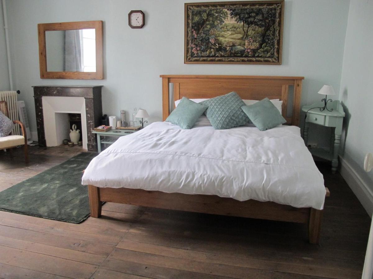 Bed and Breakfast Chezlola Civray  Екстер'єр фото