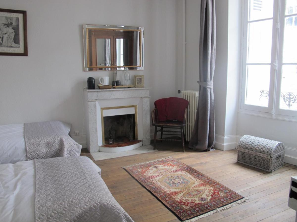 Bed and Breakfast Chezlola Civray  Екстер'єр фото